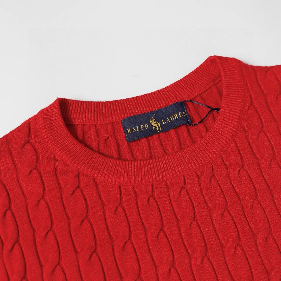 P186 Style No.: 601 -Ralph Lauren RL classic war horse logo embroidered pullover long-sleeved sweater on the chest -The item is made of custom-dyed and custom-spun yarn, purchased from the original version. A full set of customized accessories. Details determine success or failure. Heavy new autumn and winter product. High weight. Soft and delicate. The upper body effect is very nice. Loose fit. Women's model. -Color: white, gray, navy blue, red, khaki, blue, pink. -Sizes: S / M/ Ｌ S size 80-100 jins, M size 100-120 jins, Large size 120-135 jins